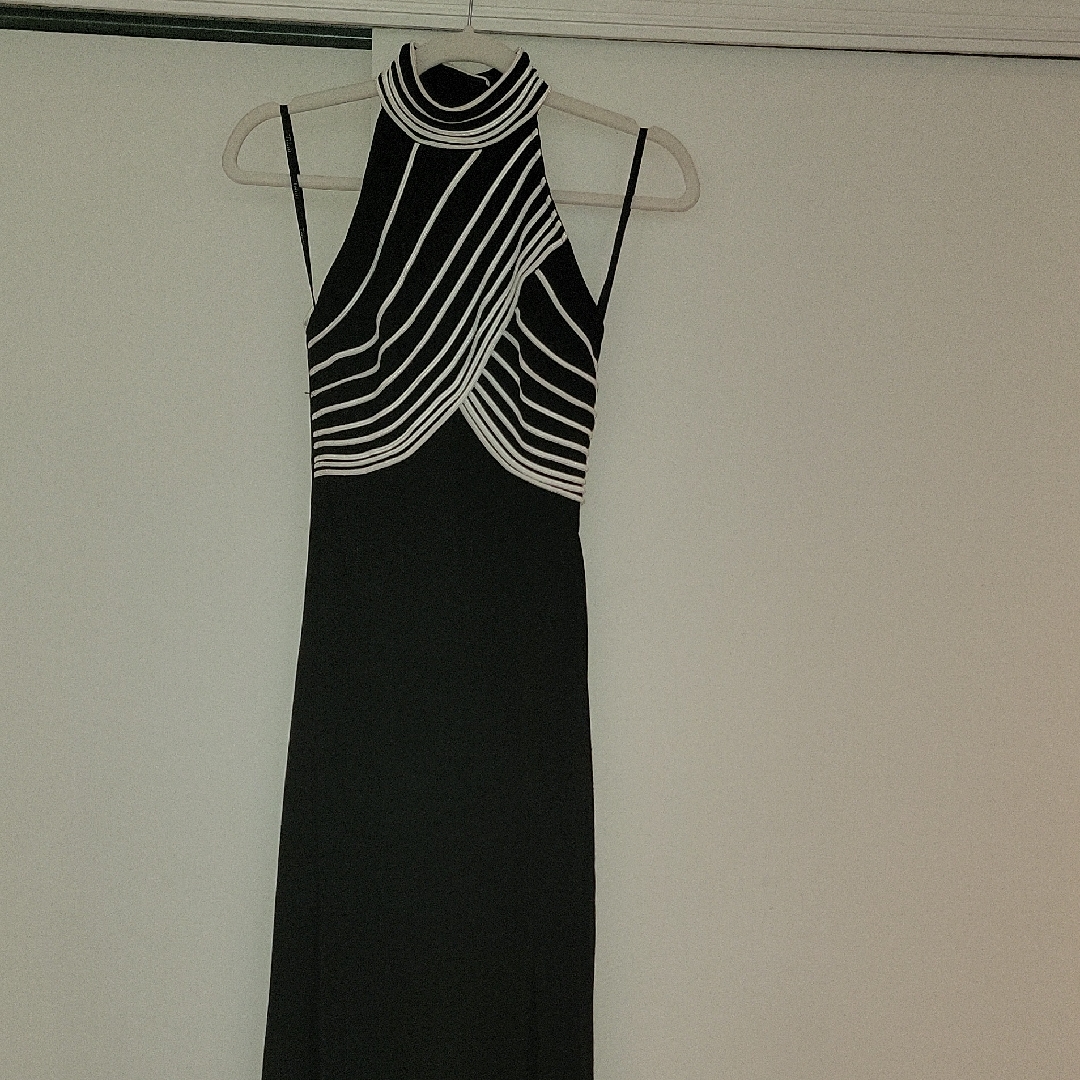 Chic Black And White Backless Dress- Xs